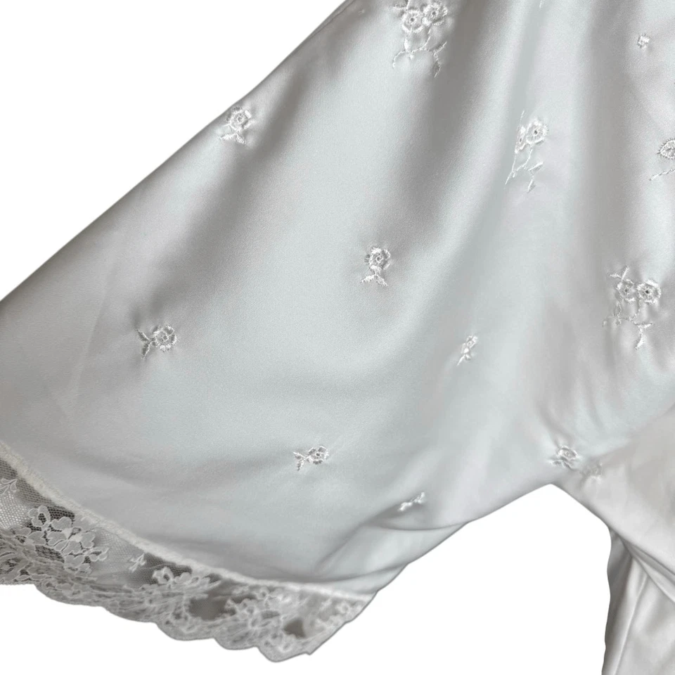 Vintage 70’s Miss Dior Romantic White Satin Embroidered Robe Size M/L - Image 4 of 4