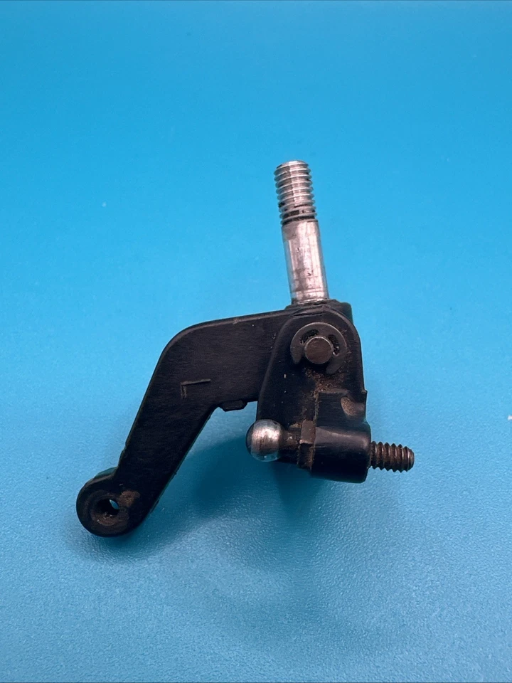 Vintage RC Team Losi XXT CR Spindle Carriers Spindles Axles - Image 2 of 4