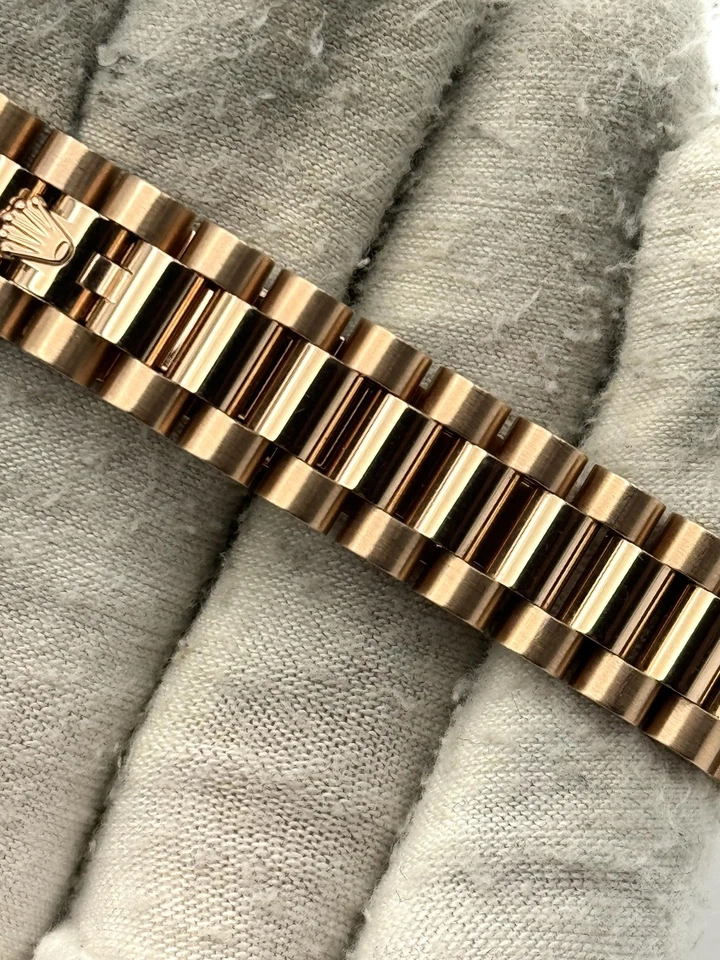 Rolex Datejust 28 mm Chocolate Diamante IV Esfera Oro Rosa 279175 Caja y Papeles 2022 Foto 3 de 4
