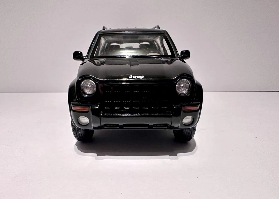 Matchbox 2004 Jeep Liberty Limited 4X4 Black 1/18 Scale Model Car NO TAILGATE - Image 3 of 4