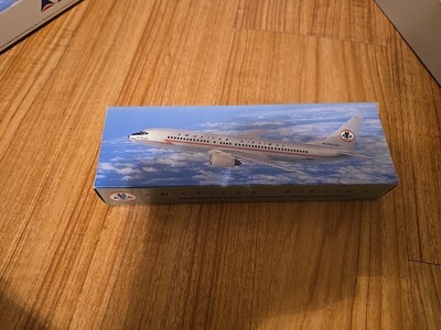 Flight Miniatures American ''Astrojet'' 737-800 1:200 Scale Model Airplane
