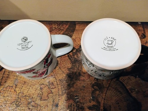 LOTE de DOS tazas temáticas de Navidad y Halloween de 4" x 3 1/2" de alto COMO NUEVAS ¡ENVÍO GRATUITO! - Imagen 3 de 3
