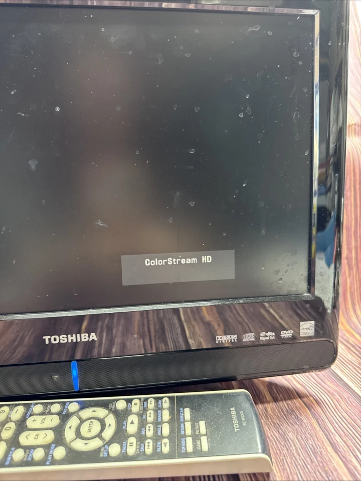 Toshiba LCD 15" TV/DVD Combo 15LV505 w/ Remote Retro Gaming - Tested, Works - Image 2 of 4