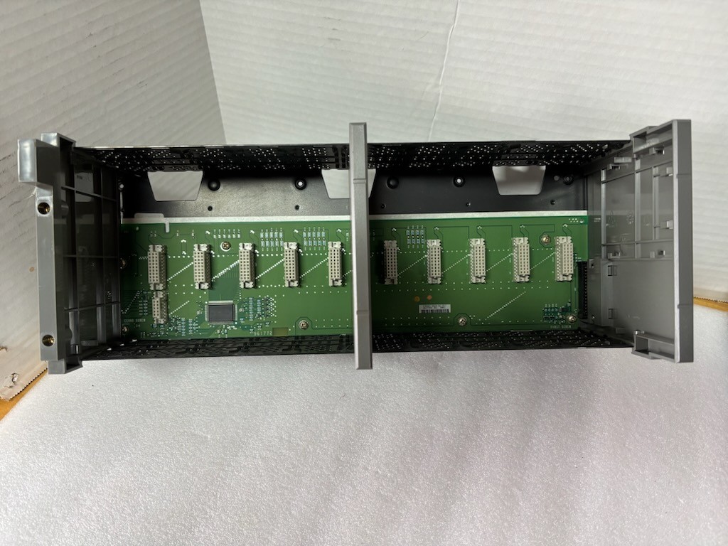 Allen Bradley 1746-A10 SLC500, 10-slot Chassis, Ser B