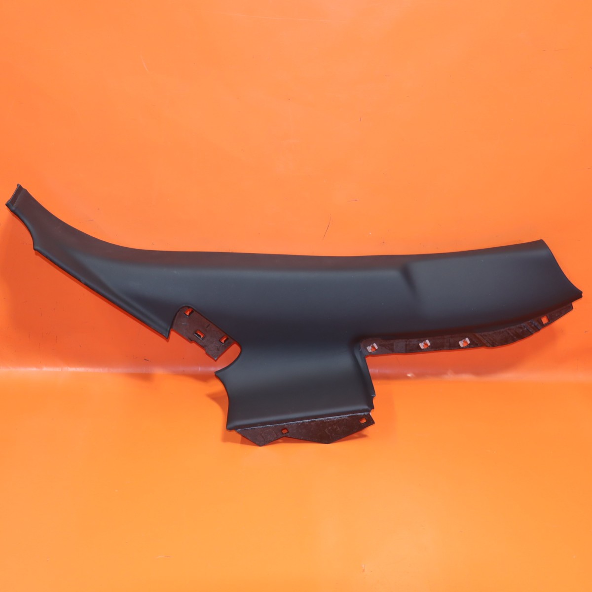 BENTLEY BENTYGA C-PILLAR TRIM RIGHT 2016 2017 2018 2019 2020 36A867768F OEM