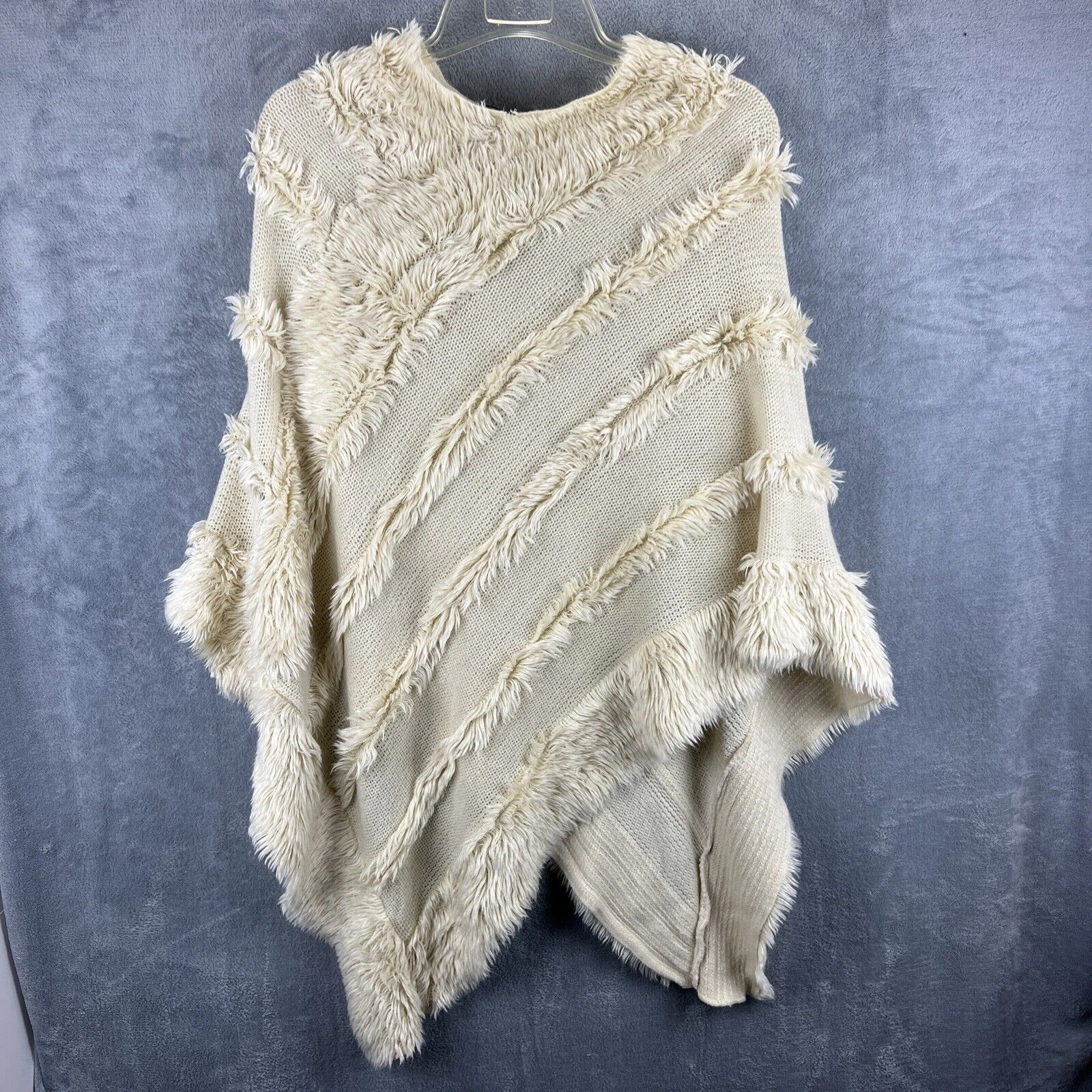 Charlie Paige Shawl Poncho Womens OSFM Cream Acrylic Faux Fur Asymmetrical Hem