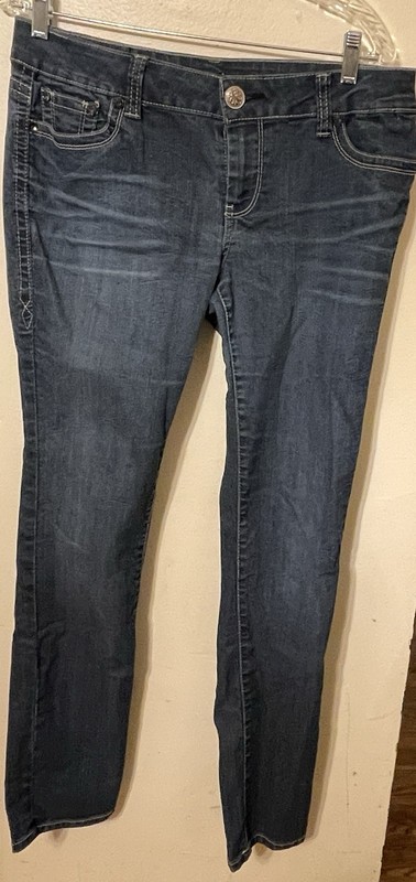Maurices Women's Jeans Blue Size Large With Decorative Pockets