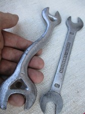 Altes Bordwerkzeug "S" -Schlüssel für Motorarbeiten Original Oldtimer Werkzeug