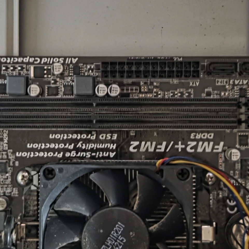 Gigabyte GA-F2A68HM-HD2 Socket FM2+ Motherboard  And  A8-7600 CPU, Case,  - Image 3 of 4