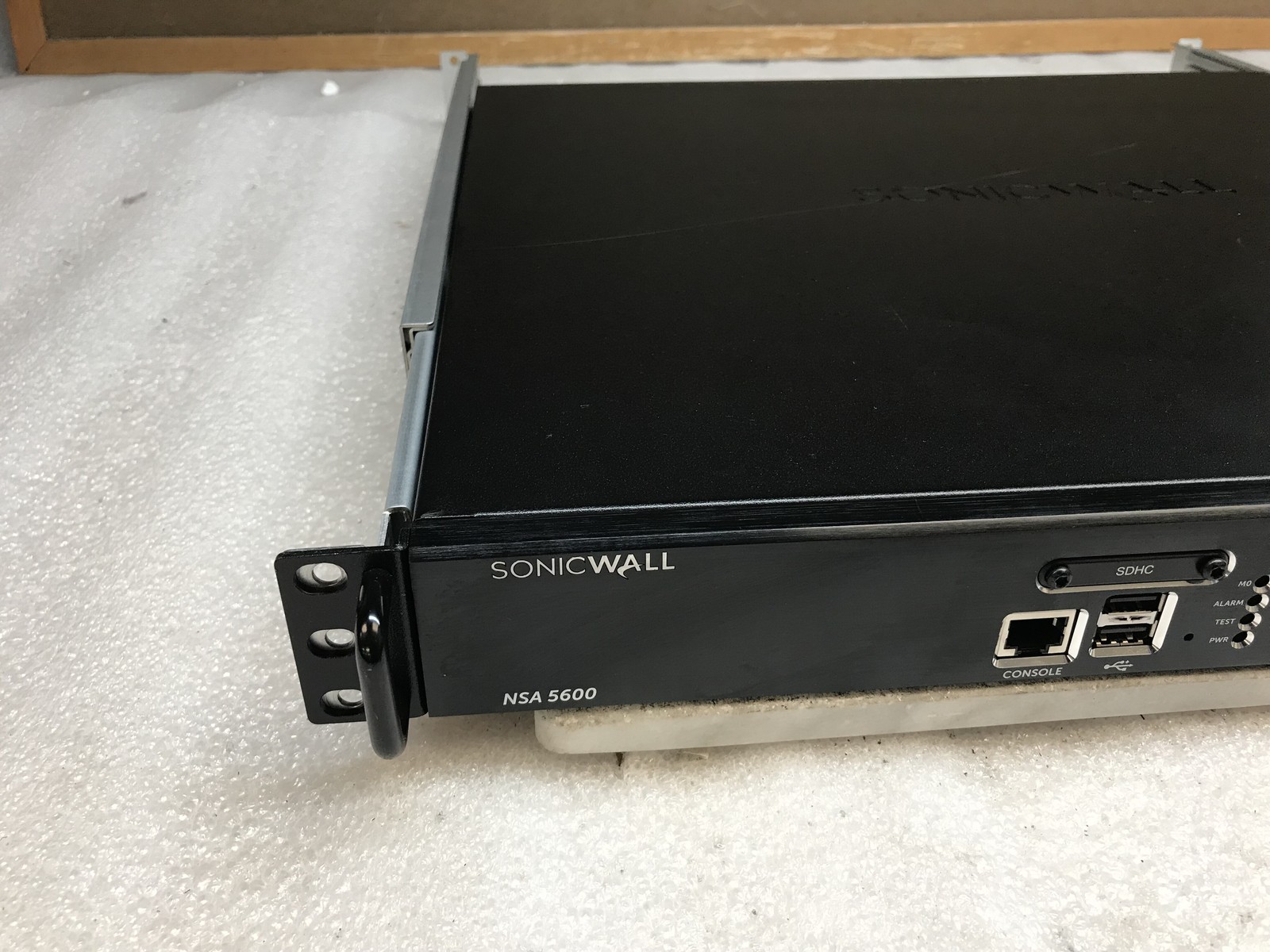 как выглядит Dell SonicWALL NSA 5600 Firewall Reset Unregistered 12xGbE 4xSFP 2x10GbE фото