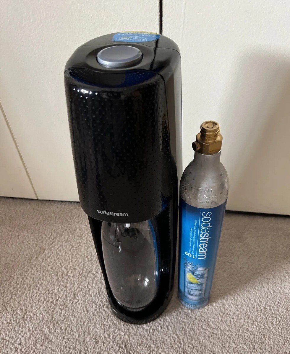 SodaStream Fizzi Sparkling Water Soda Maker / Turns Water Into