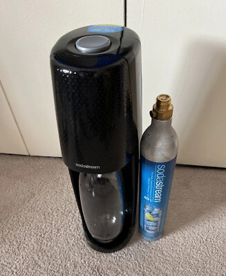SodaStream Fizzi Sparkling Water Soda Maker / Turns Water Into
