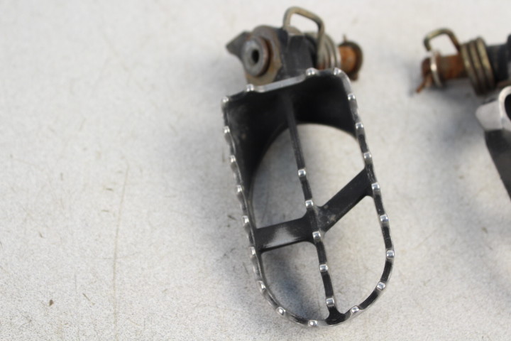 2001 01 YAMAHA WR250 WR 426 250 Foot Pegs | eBay