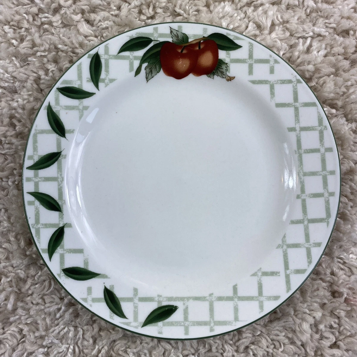 What side does the bread plate go clearance on