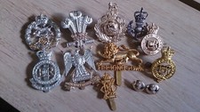 lot de 10 insigne militaire anglais + 2 boutons 10 English military badge LOT 13