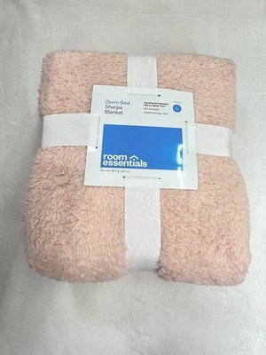 NEW w/ Tags Room Essentials Dorm Bed Sherpa Blanket XL Twin 66''x94'' peachy pink