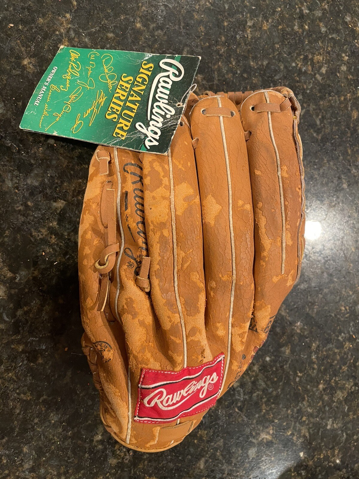New / old Rawling Signature, Series with label vintage Baseball Glove