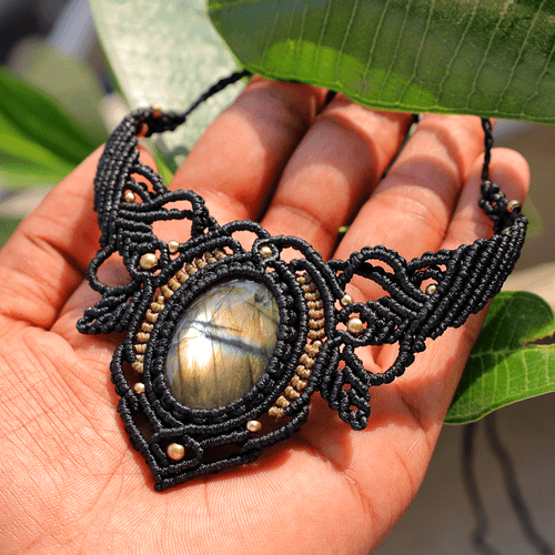 Collana Cristallo Girocollo Micro Macramè Labradorite Naturale Flash Dorato Fatta a Mano - Foto 7 di 10