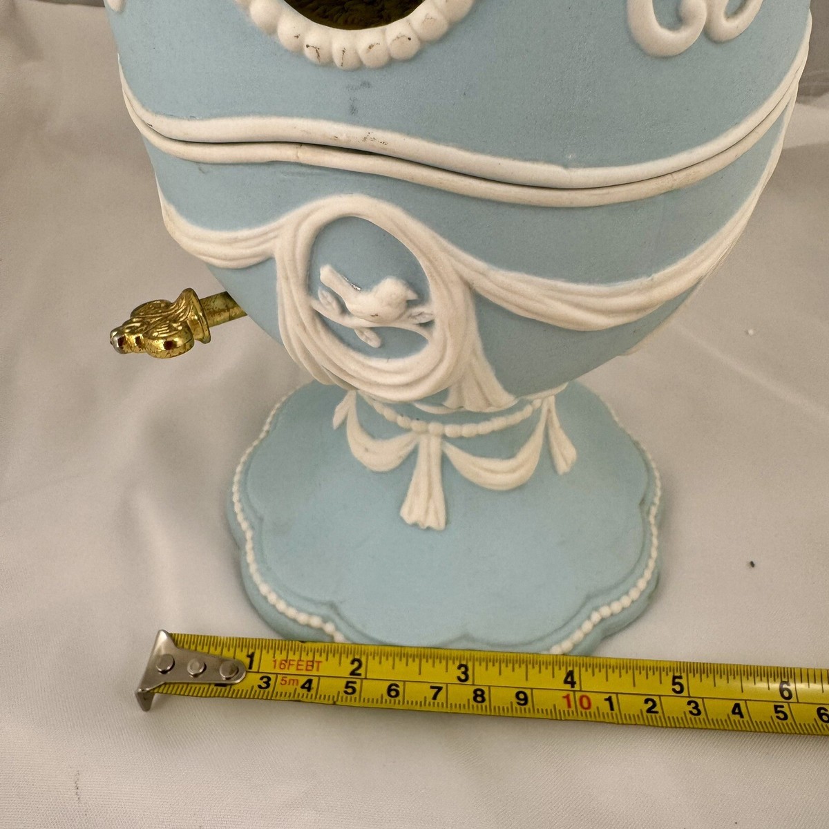 Avon 2003 Simply Elegant Musical Blue Birds Porcelain Egg Works