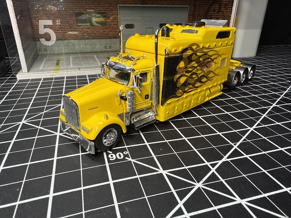 DCP 1:64 KENWORTH W900 Custom Made Long Sleeper - Image 3 of 4