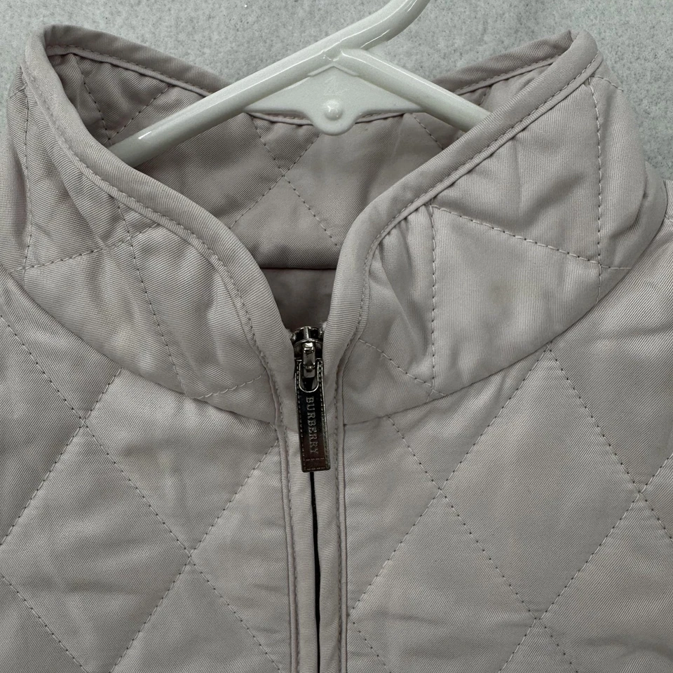 Chaqueta acolchada Burberry para niñas 10 años rosa forro a cuadros Nova cremallera bolsillos delanteros Foto 4 de 4