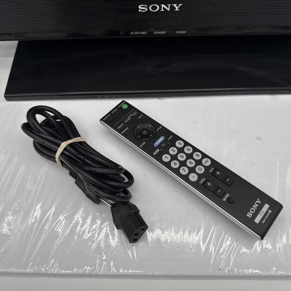 Sony Bravia KDL-26M3000 26” LCD Digital Gaming TV PC Input Includes Remote - Image 2 of 4
