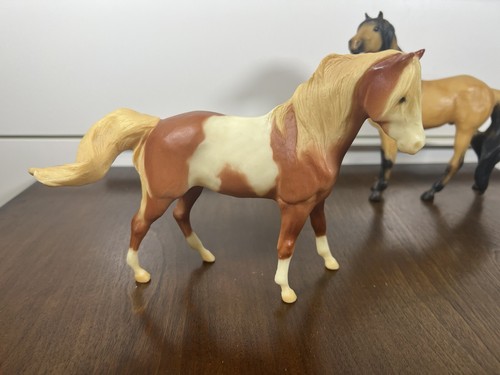BREYER REEVES Brown & White Pinto And Spirit Kiger Mustang Mesteno Hengst - Bild 2 von 14