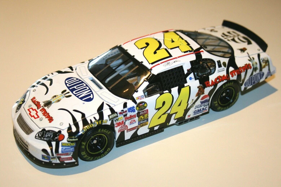 1/24 CHEVROLET MONTE CARLO JEFF GORDON 2004 RACING STRIPES NASCAR ACTION ELITE - Immagine 3 di 3
