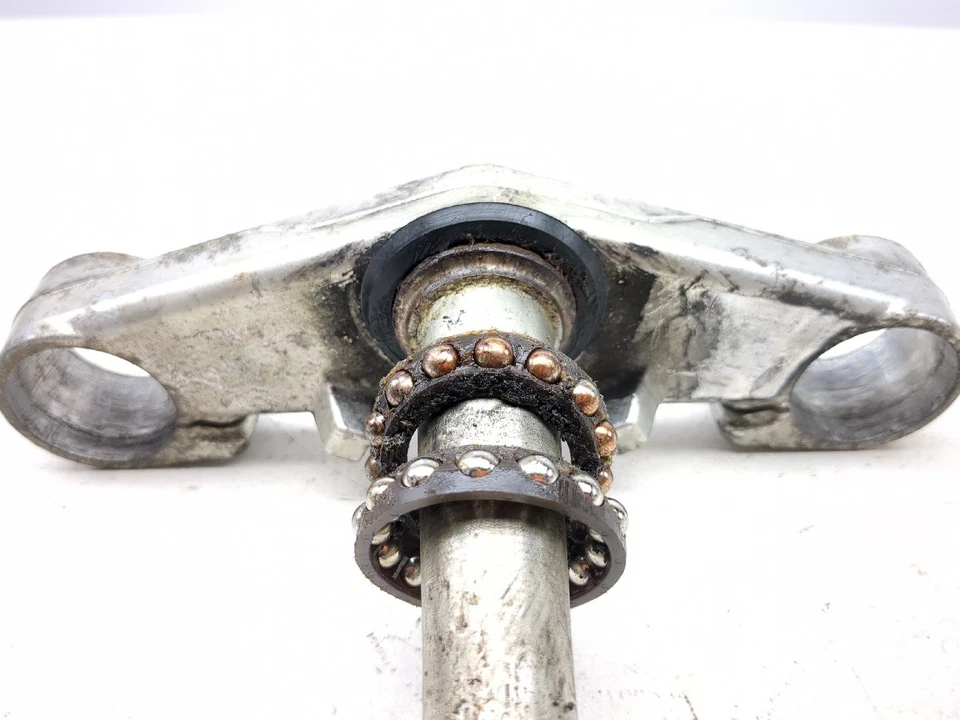 03-05 Yamaha YZF R6 inferior inferior triple árbol abrazadera de dirección Foto 3 de 4