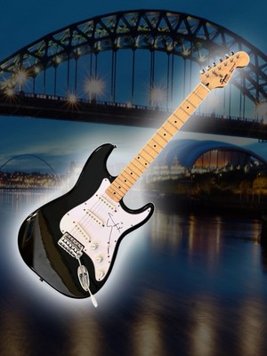 SAM FENDER HANDSIGNIERT BLACK FENDER SQUIRE STRATOCASTER ELECTRIC COA PROOF RARE