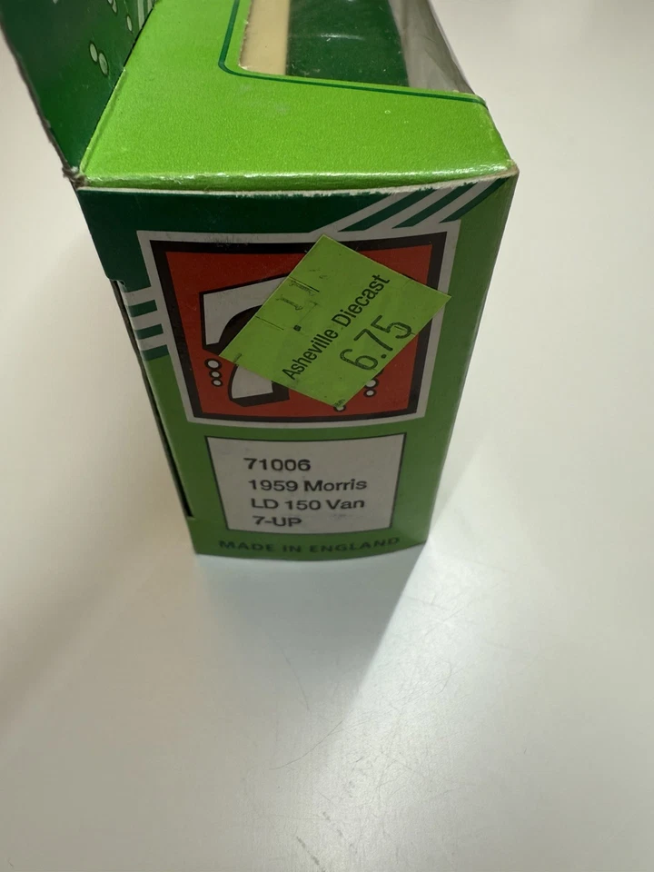 Lledo No 71006 Diecast Van:  1959 Morris LD 150  - 7UP Green - Image 4 of 4