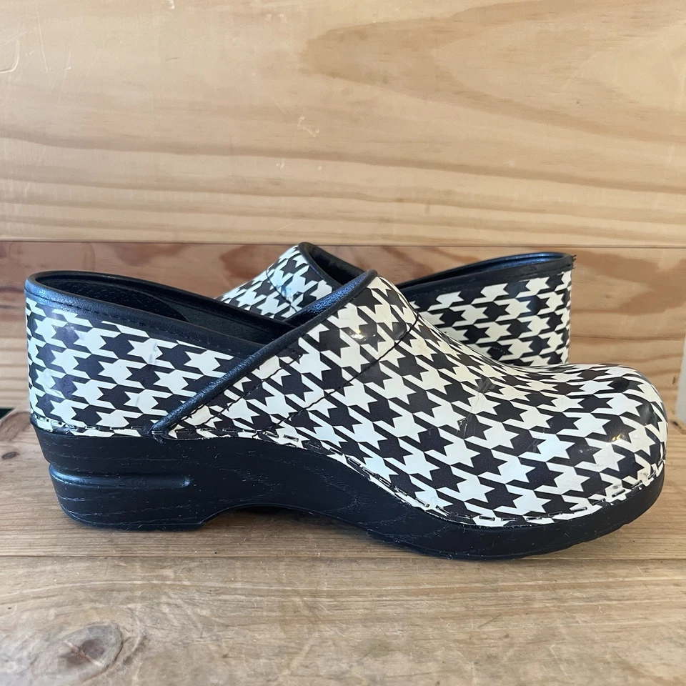 Zuecos antideslizantes profesionales SANITA blanco y negro pata de gallo talla 38 Foto 4 de 4