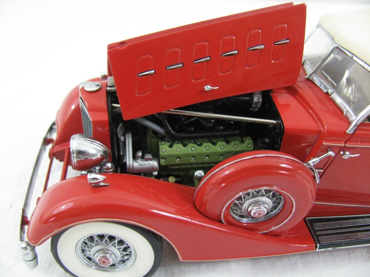 Franklin Mint Diecast 1/24 Scale Red 1934 Packard Convertible