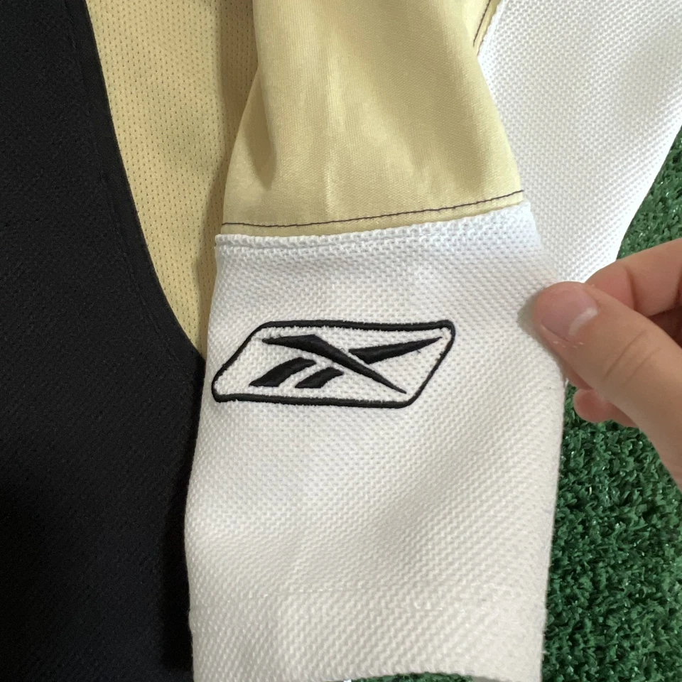 Camiseta Masculina Vintage Reebok NHL Pittsburgh Penguins Grande Preta Lew #80 Y2K 00s - Imagem 4 de 4