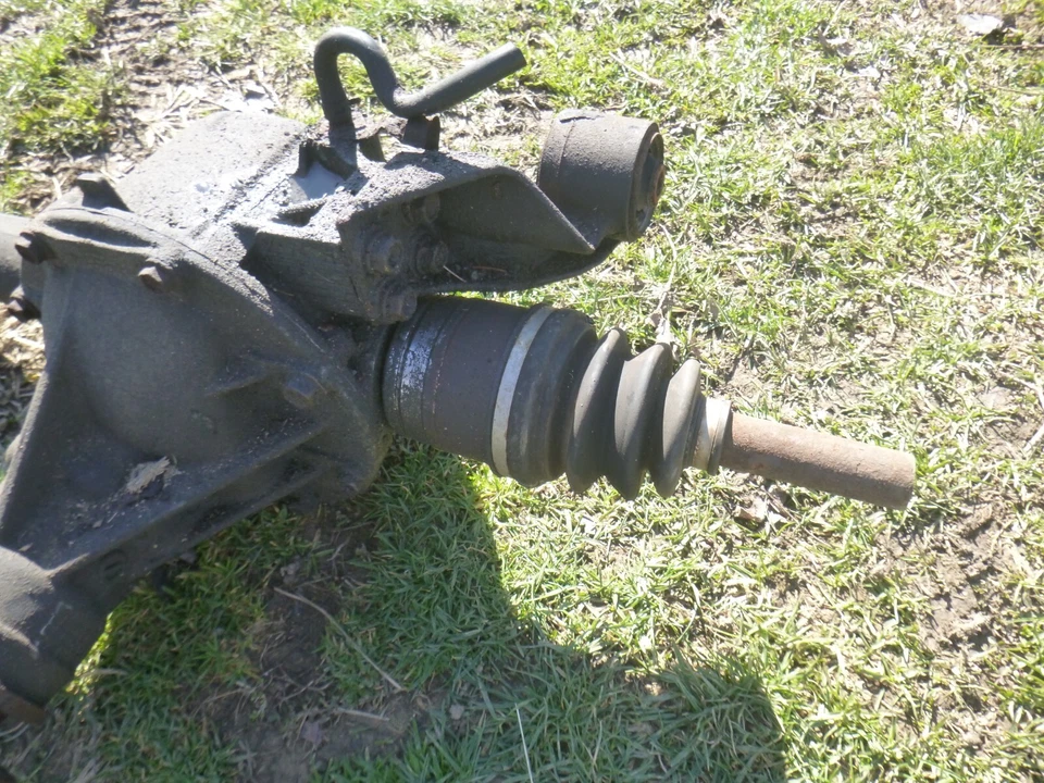 2002 Chevrolet Tracker Front Differential / Front Pumpkin - Image 3 of 4