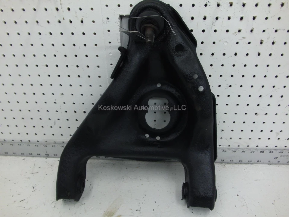 Braço de controle Chevy S10 direito inferior passageiro lateral 4x2 tração nas duas rodas - Imagem 2 de 4