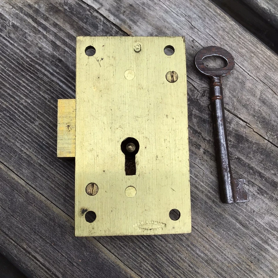 Old Vintage Antique Brass Furniture Lock With Key - Horizontal Lock Movement - Image 3 of 4