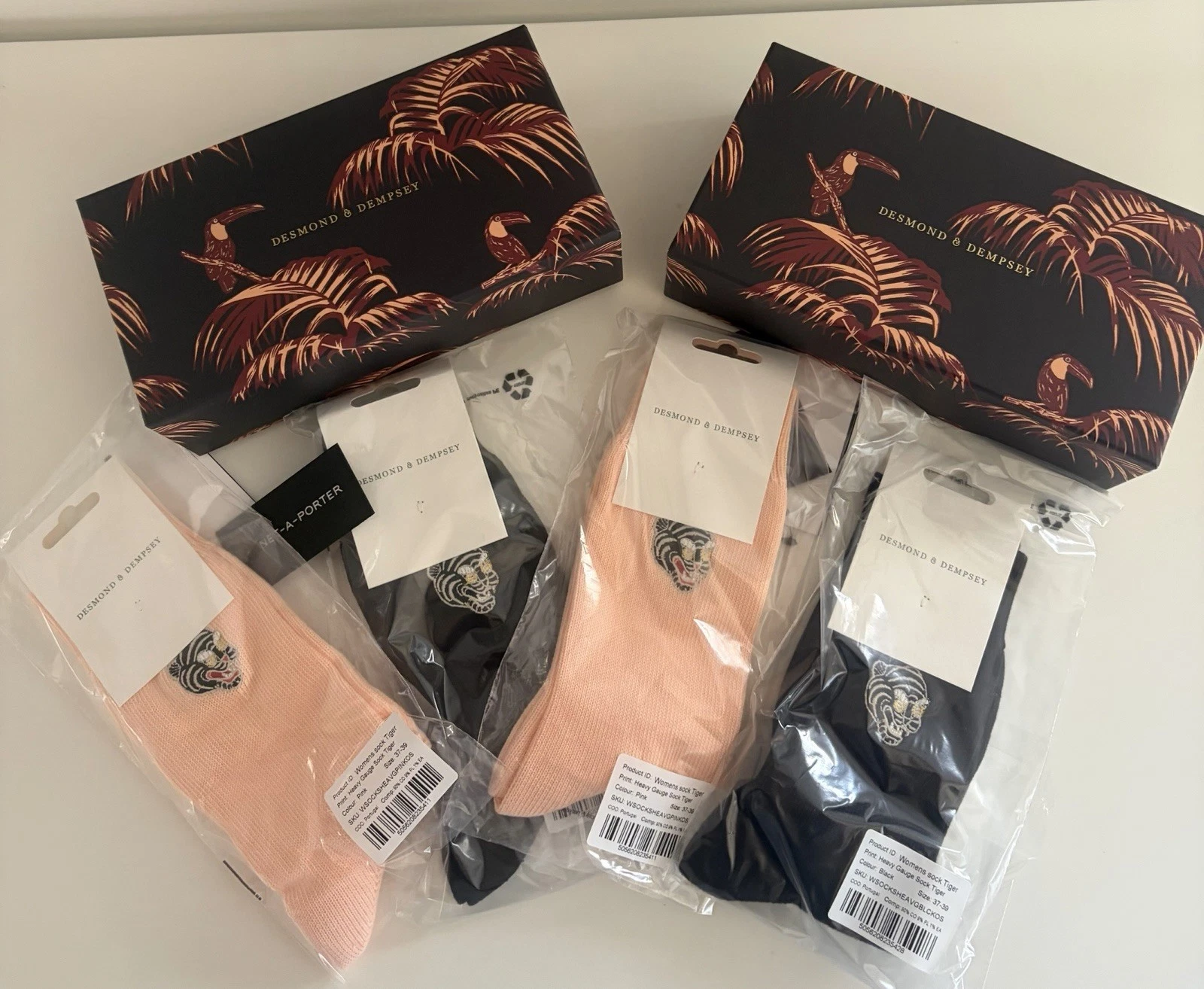 Desmond & Dempsey X 4 Pairs of Cotton Embroidered Socks In Gift Box 37/39 New
Opens in a new window