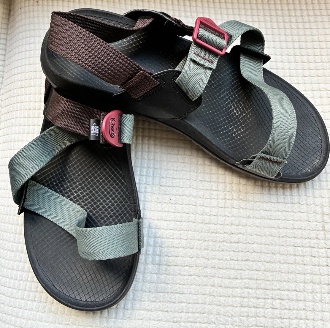 Chaco Lowdown Sandals Mens US 11 Green Brown Strappy Hiking Walking Outdoor
Opens in a new window or