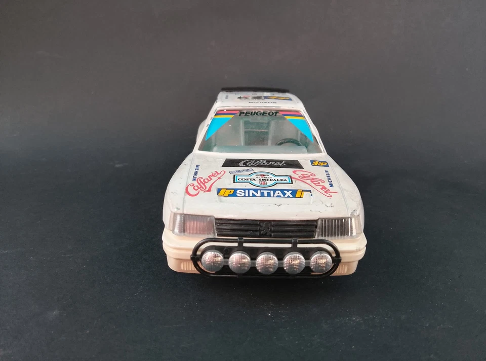 Burago Peugeot 205 Turbo Rally scala 1:25 - Immagine 2 di 4