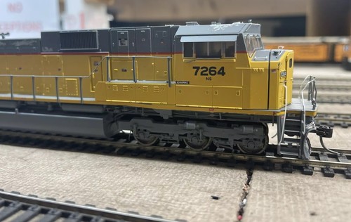 Athearn ATHG27266 HO Scale G2 SD90MAC Norfolk Southern (NS) 7264 - Picture 10 of 12