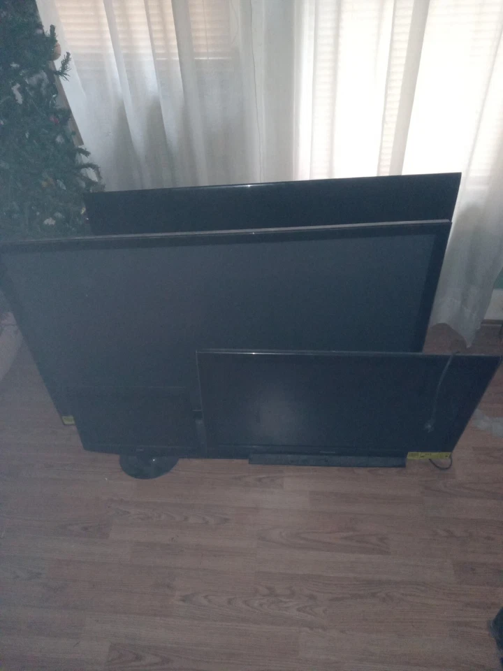 2 Tv's.Toshiba, Coby flat screen tv with built in DVD playerr, Toshiba Without. - Image 2 of 4