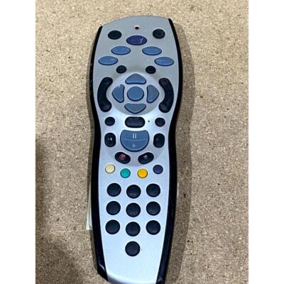 Sky Fernbedienung silber/schwarz kabellos Infrarot batteriebetrieben für HD TV Box