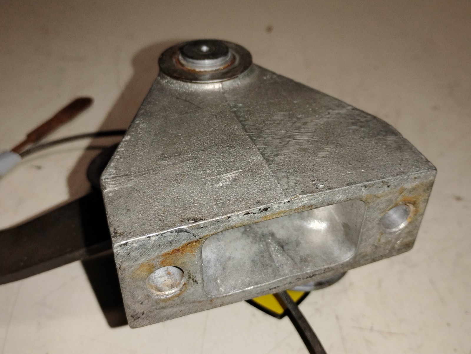 Ferrari 308 Emgency Brake Mounting Support_Pulley Assembly_106415_105782_104006
