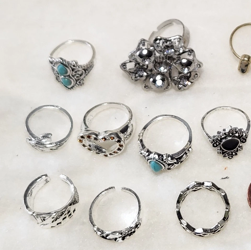 Lote de 20 Anillos de Moda de Disfraz Tono Dorado Tono Plata Sin Marca Temas Mixtos Foto 2 de 4