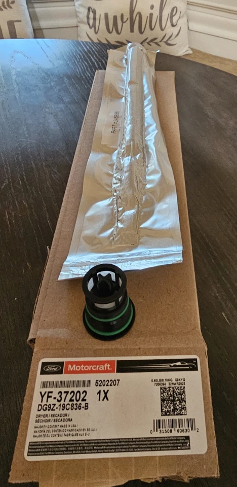 Genuine Motorcraft A/C Accumulator  YF-37202 - Image 2 of 4