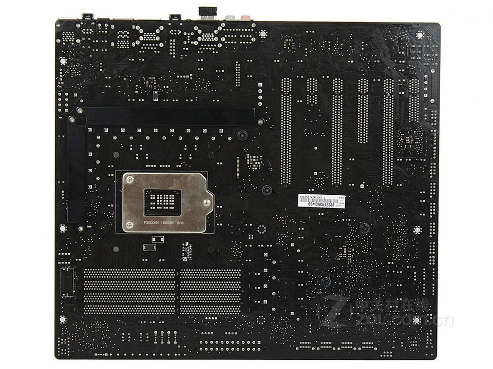 ASUS Maximus IV Extreme-Z Motherboard Intel Z68 DDR3 LGA 1155 E-ATX w/ IO Shield - Image 4 of 4