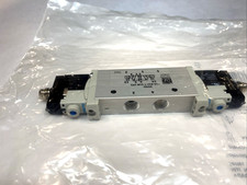 Festo VUVG-L14-B52-T-G18-1R8L Solenoid Valve Pneumatic, 5/2-Way 24VDC 574230