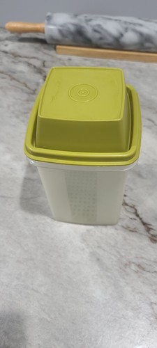 VTG Tupperware 1330-12 Pickle Olive Keeper U.S.A. Clear Plastic Avocad Green Lid - Picture 3 of 7