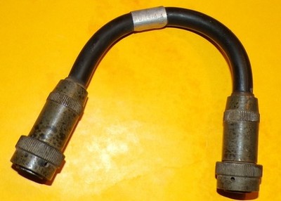 RADIO: ANSCHLUSSKABEL KD1474A, DAS VOM VERSTÄRKER ÜBER DIE BOX BJ231 POU AUSGEHT